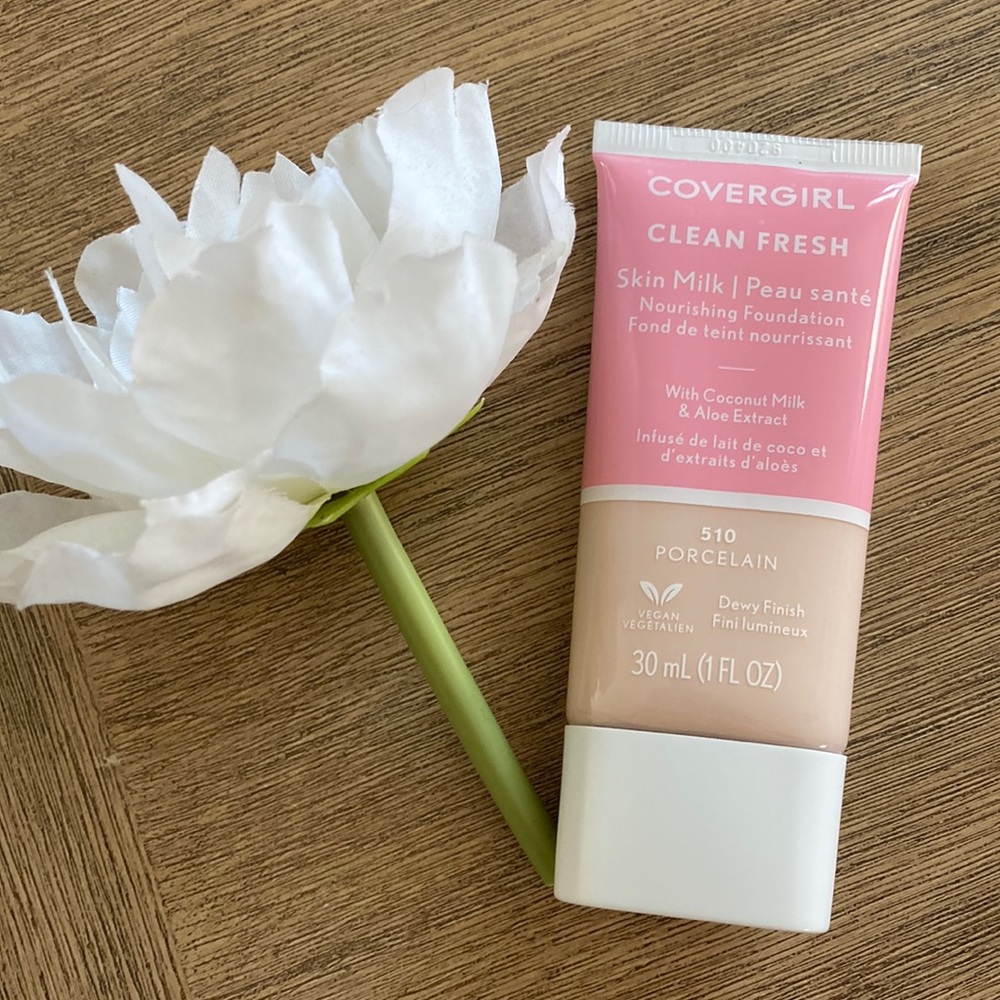 NEW Covergirl Clean Fresh Skin Milk in Porcelain